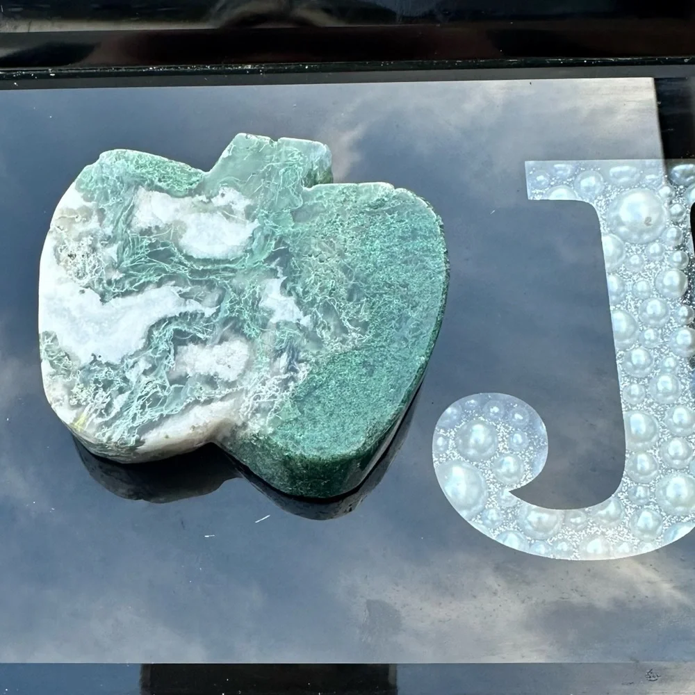 Green Moss Agate Natural Crystal Apple Carving - Picture 3 of 4